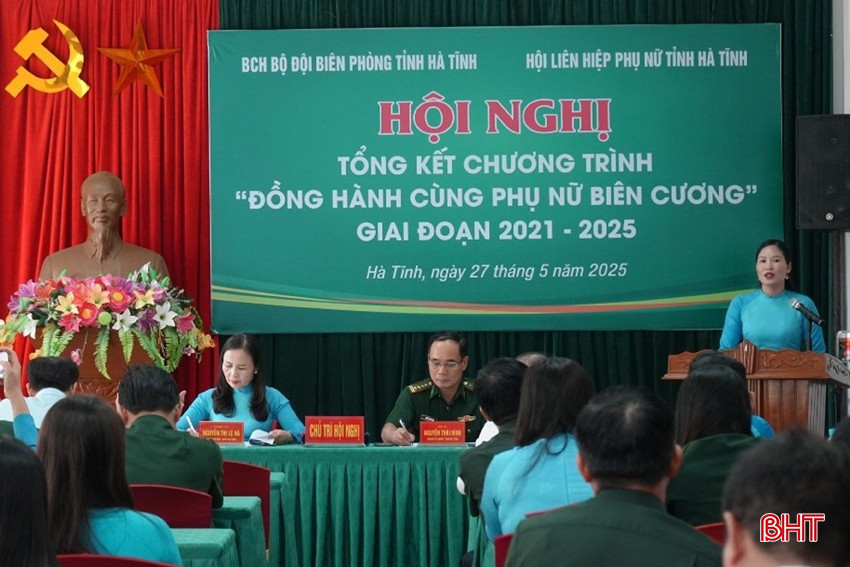 The President of the Women's Union of Huong Khe district presented a paper on improving union work in the locality. bqbht_br_thuc-anh-4.jpg