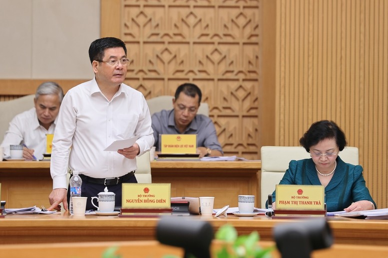 Bộ trưởng Bộ Công Thương Nguyễn Hồng Diên báo cáo tại Hội nghị - Ảnh: VGP/Nhật Bắc Bộ trưởng Bộ Công Thương Nguyễn Hồng Diên báo cáo tại Hội nghị - Ảnh: VGP/Nhật Bắc