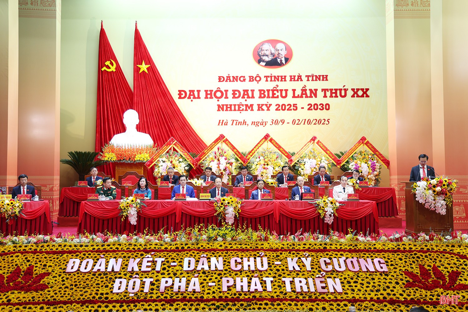Đoàn Chủ tịch Đại hội. bqbht_br_doan-chu-tich.jpg