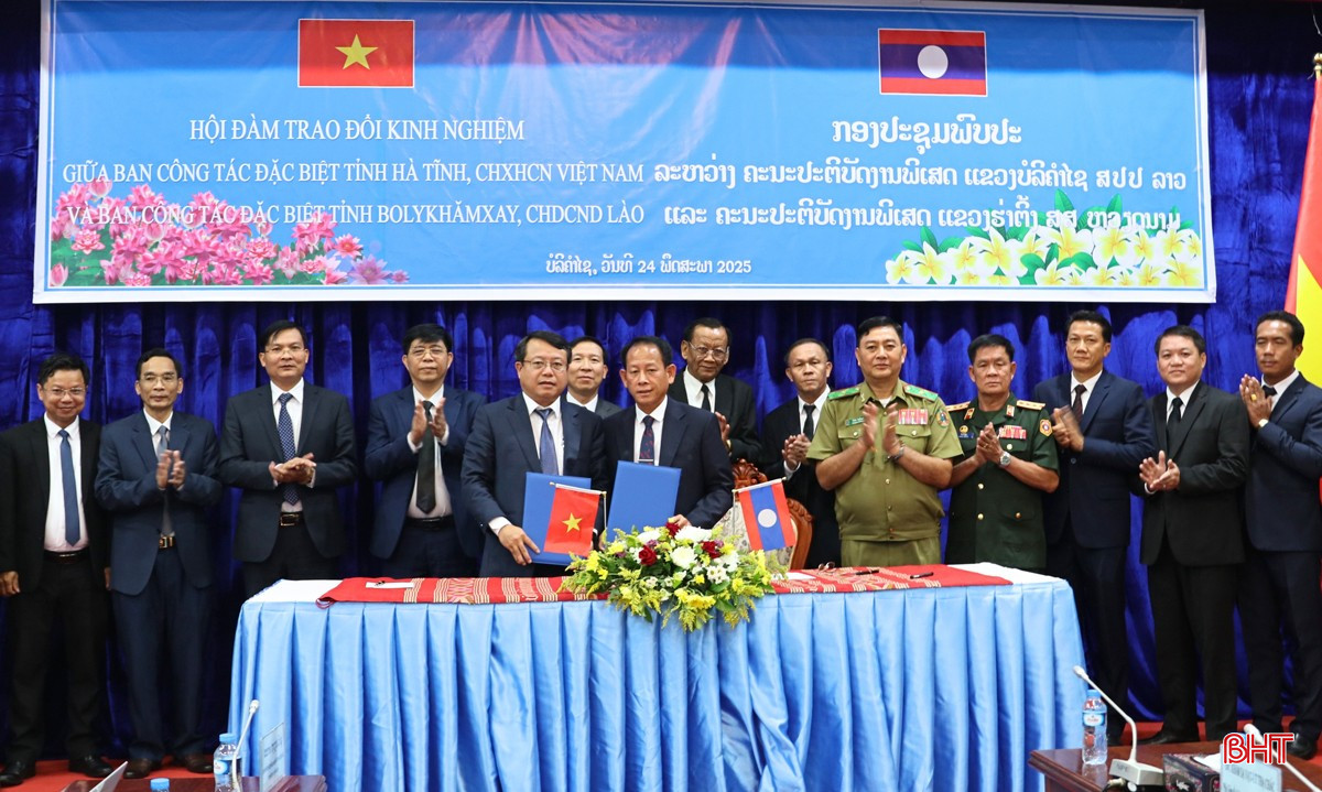 Lãnh đạo tỉnh Hà Tĩnh và tỉnh Bolikhămxay trao biên bản ghi nhớ trong thực hiện nhiệm vụ quy tập mùa khô 2025 - 2026. bqbht_br_5.jpg
