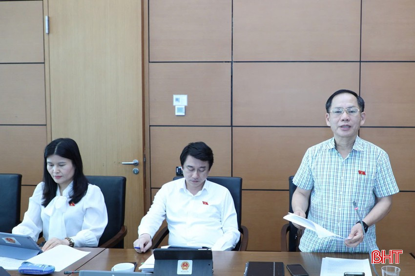 Phó Trưởng đoàn chuyên trách đoàn ĐBQH tỉnh Trần Đình Gia đề nghị bổ sung kinh phí thực hiện đối với học viên học chương trình giáo dục phổ thông tại cơ sở giáo dục thường xuyên, cơ sở giáo dục khác vào tổng nhu cầu kinh phí ngân sách nhà nước. bqbht_br_z6627787133707-af15d1a7196d23b83cbe3db932cc5ba6.jpg