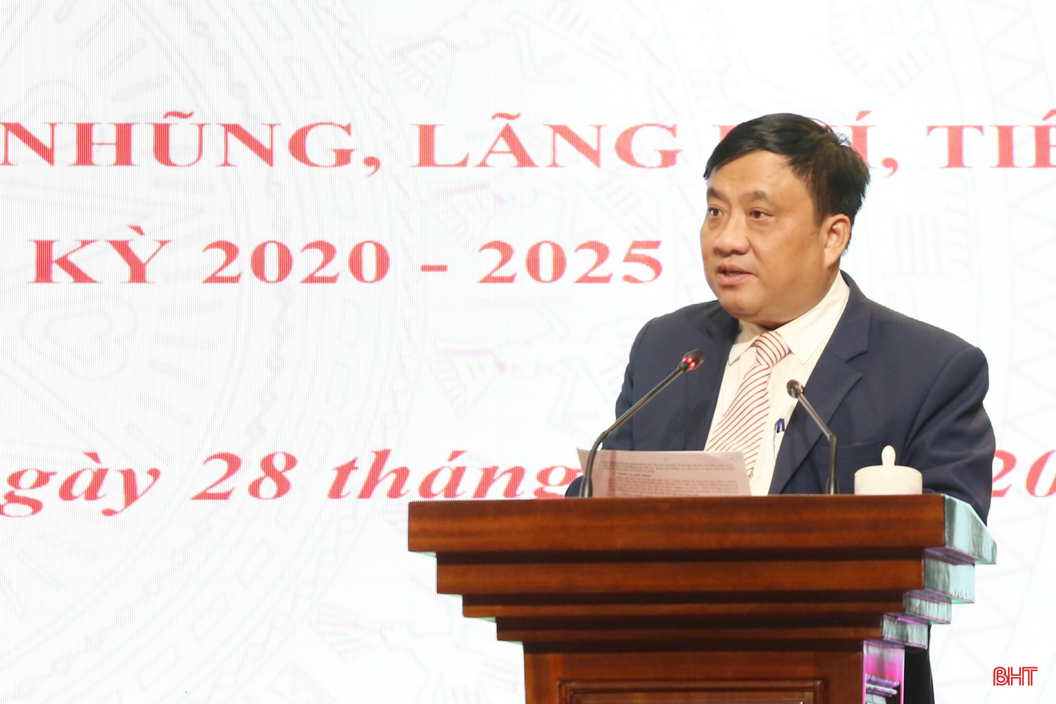 Phó Trưởng ban Nội chính Tỉnh ủy Phạm Xuân Phú báo cáo công tác cải cách tư pháp nhiệm kỳ 2020 - 2025. bqbht_br_4-6172.jpg