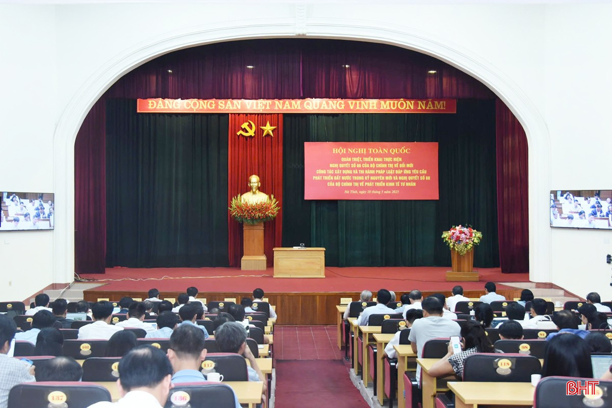 Đại biểu tham dự tại điểm cầu UBND tỉnh. bqbht_br_aab7ad336b21de7f8730.jpg