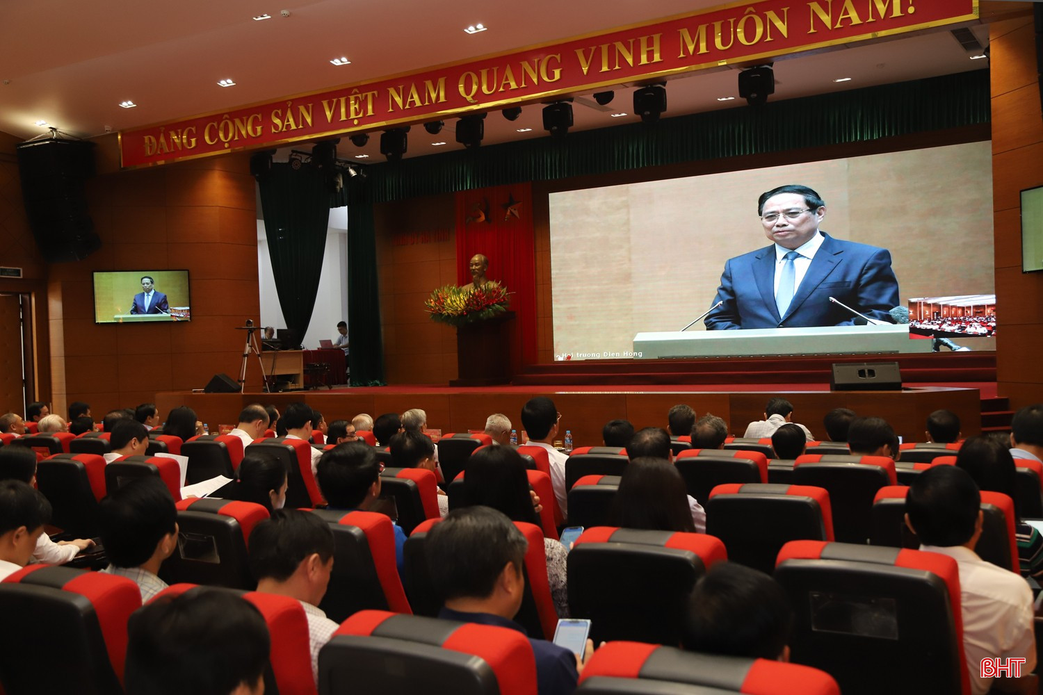 Đại biểu theo dõi hội nghị bqbht_br_img-4309.jpg