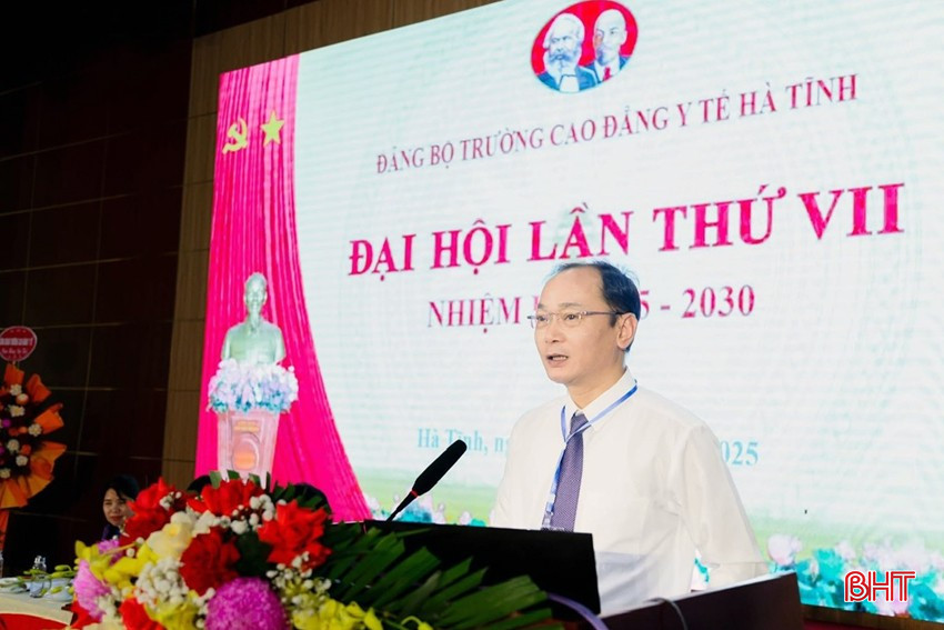 Đồng chí Nguyễn Thiều Quang - Phó Bí thư chuyên trách Đảng ủy UBND tỉnh phát biểu với đại hội. bqbht_br_2fd82a8a77b8c3e69aa9.jpg