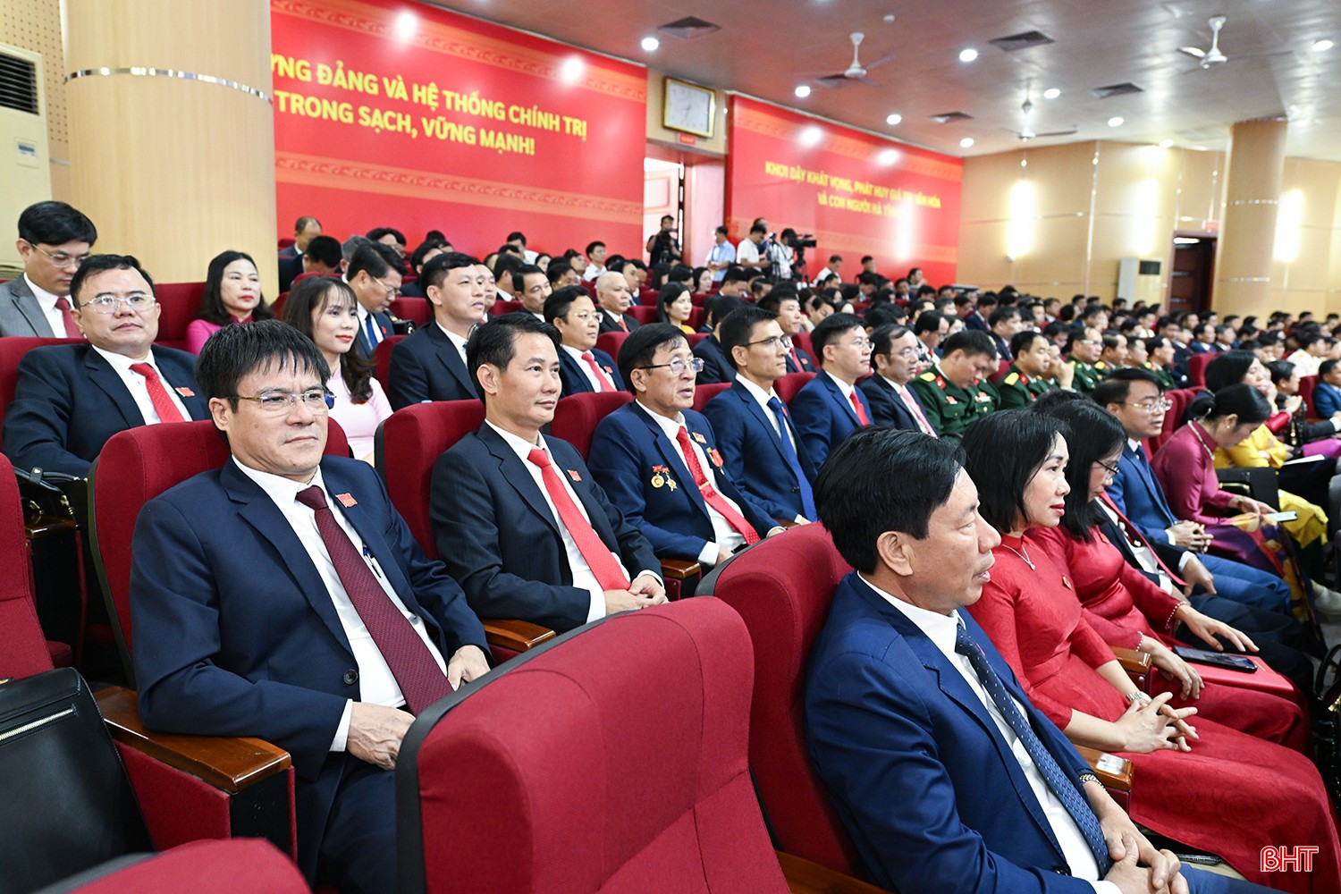 Đại biểu theo dõi Đại hội. bqbht_br_dai-bieu-8.jpg