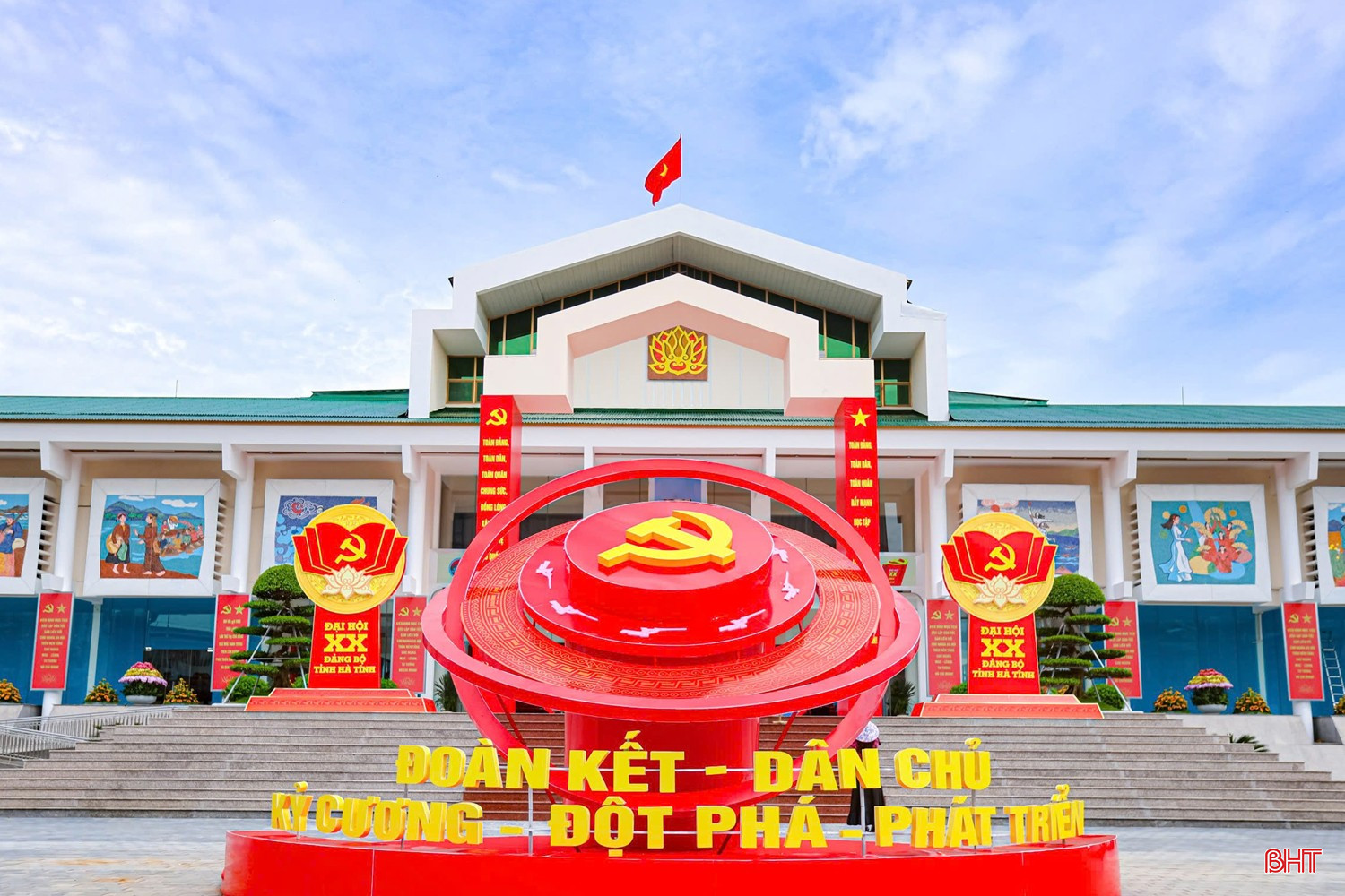 Đại hội đại biểu Đảng bộ tỉnh Hà Tĩnh lần thứ XX nhiệm kỳ 2025-2030 tiến hành phiên làm việc đầu tiên từ chiều nay (30/9), tại Trung tâm Văn hóa - Điện ảnh và Xúc tiến du lịch tỉnh. bqbht_br_b6d23b831b65913bc874.jpg