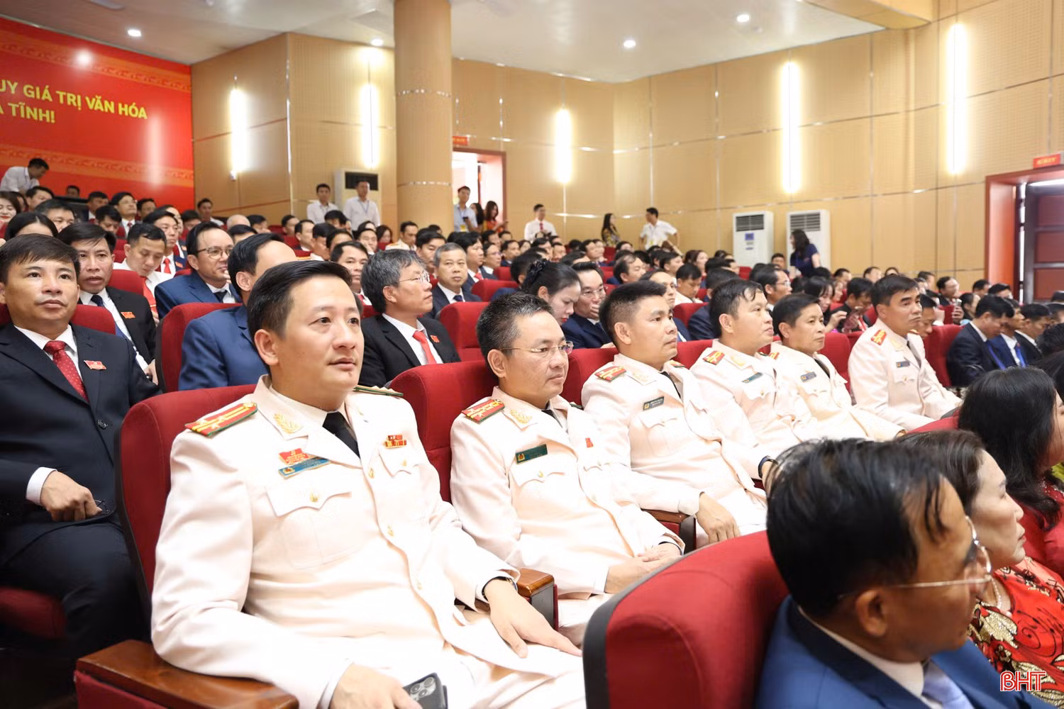 Đại biểu tham dự đại hội.