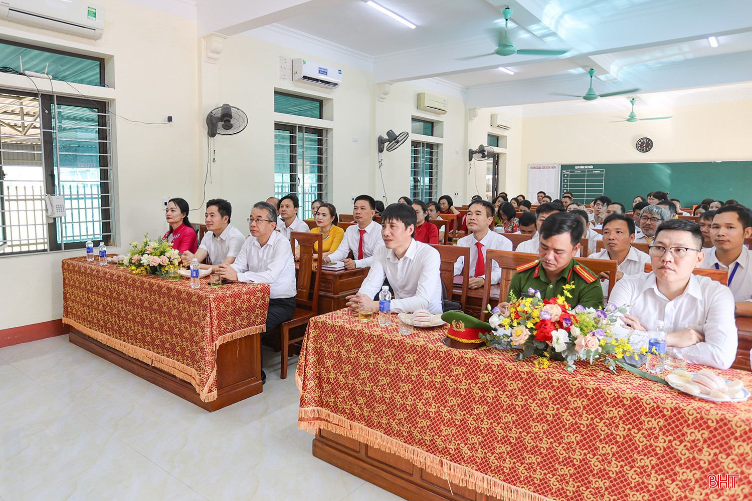 Chủ nhiệm Ủy ban Kiểm tra Tỉnh ủy Hà Văn Trọng và các đại biểu dự lễ khai giảng tại Trường THPT Đồng Lộc (xã Đồng Lộc) bqbht_br_aimg-1308.jpg