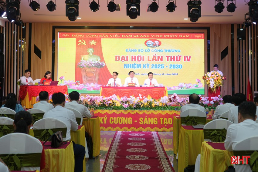ผู้แทนที่เข้าร่วมการประชุม bqbht_br_toan-canh-dh.jpg
