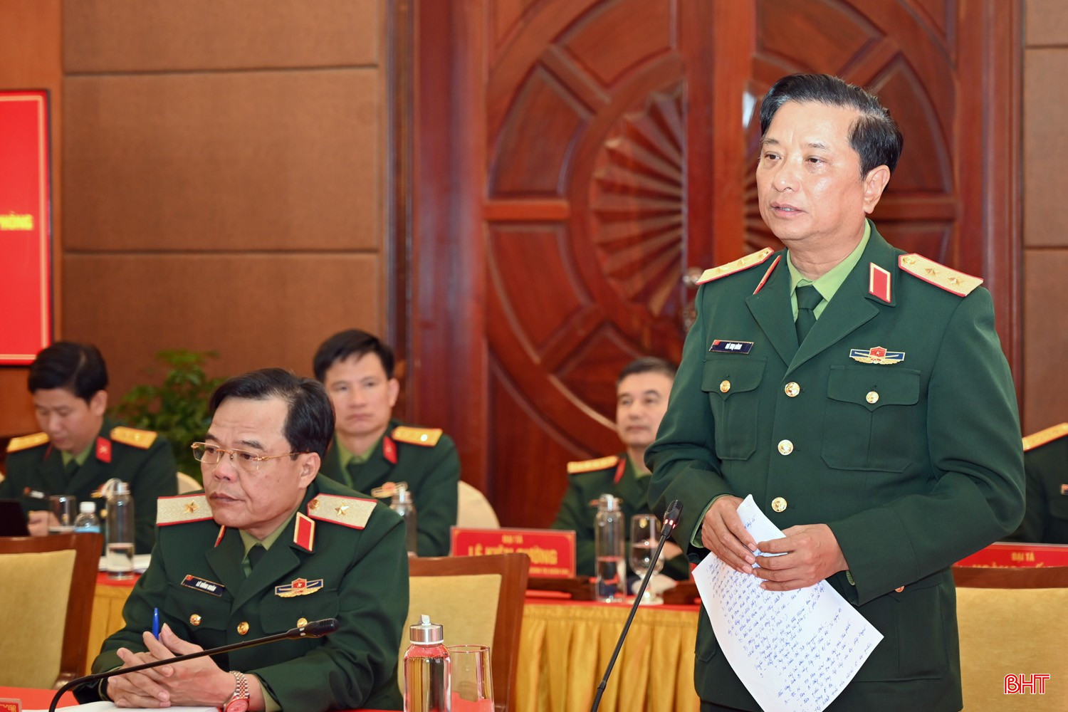 bqbht_br_trung-tuong-ha-tho-binh-tu-lenh-quan-khu-phat-bieu-tai-hoi-nghi.jpg