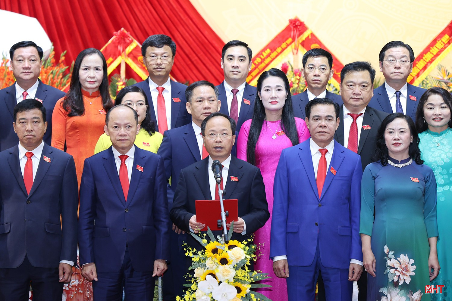Bí thư Tỉnh ủy Nguyễn Duy Lâm thay mặt Ban Chấp hành Đảng bộ tỉnh khóa XX phát biểu nhận nhiệm vụ bqbht_br_bi-thu-nhan-nhiem-vu-ok.jpg