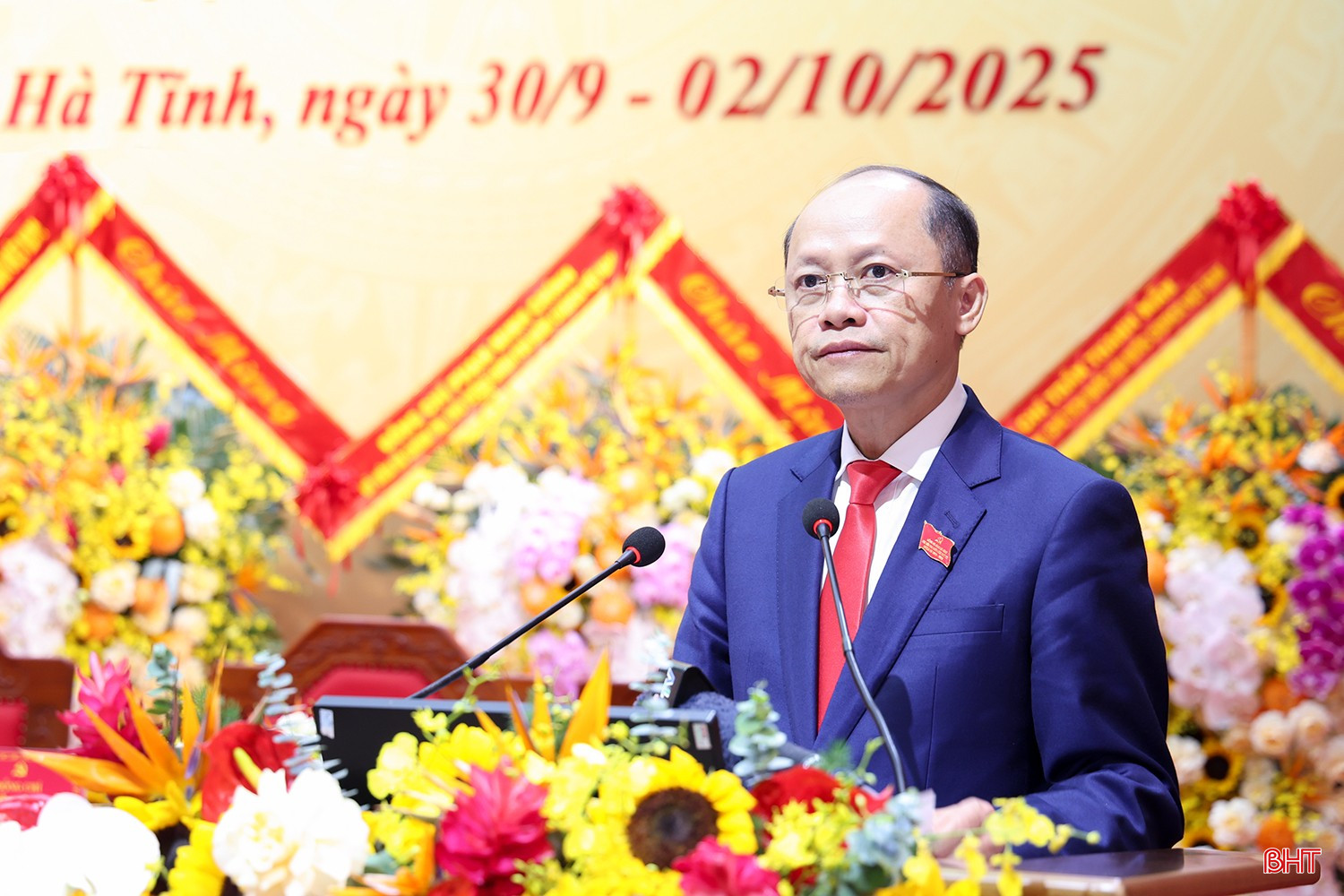 Phó Bí thư Tỉnh ủy Nguyễn Hồng Lĩnh phát động ủng hộ đồng bào bị thiệt hại do bão số 10. bqbht_br_nguyen-hong-linh-mm.jpg