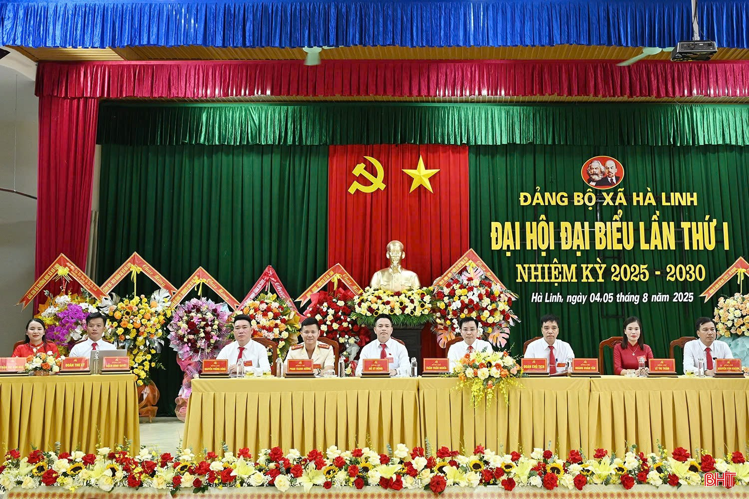 Đoàn chủ tịch và đoàn thư ký đại hội. bqbht_br_ee1ec8803d1cb442ed0d.jpg
