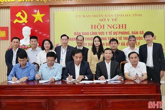 Bàn giao trạm y tế và lĩnh vực dự phòng, dân số về UBND cấp xã quản lý