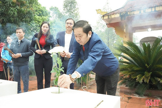 Tưởng niệm 60 năm 33 học sinh Trường cấp II Hương Phúc bị bom Mỹ sát hại