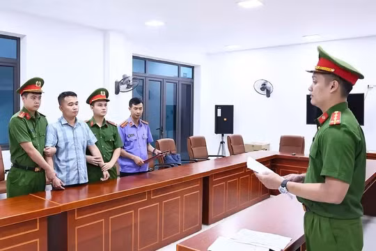 Giáo viên Trường THPT Chuyên Tuyên Quang bị giữ khẩn cấp trong vụ điểm Toán bất thường