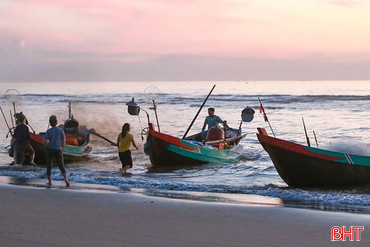 Về làng chài Xuân Yên nghe “hơi thở” của biển