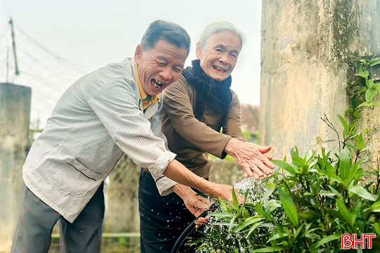 Người dân Thạch Khê phấn khởi khi nước sạch về nhà