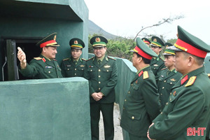 Trung tướng Lê Văn Hướng kiểm tra sẵn sàng chiến đấu, chúc Tết tại Hà Tĩnh