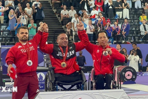 Thưởng nóng đô cử Lê Văn Công giành Huy chương Đồng Paralympic