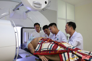 Chuyên gia Bệnh viện TW Quân đội 108 hỗ trợ kỹ thuật xạ trị cho BVĐK tỉnh Hà Tĩnh
