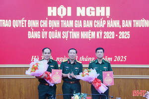 Trao quyết định chỉ định tham gia BCH, BTV Đảng ủy Quân sự tỉnh Hà Tĩnh