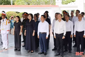 Lãnh đạo Quốc hội tri ân các anh hùng liệt sĩ tại Ngã ba Đồng Lộc