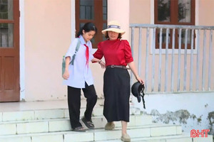 Hành trình vượt khó đến trường của những học sinh, sinh viên đặc biệt