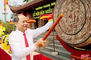 Phó Bí thư Thường trực Tỉnh ủy dự lễ tế tiên hiền tại Văn Miếu