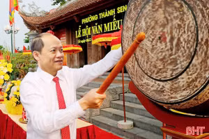 Phó Bí thư Thường trực Tỉnh ủy dự lễ tế tiên hiền tại Văn Miếu