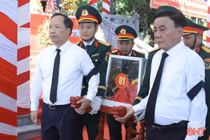 Thường trực Ban Bí thư Trần Cẩm Tú dự lễ truy điệu và an táng hài cốt liệt sỹ tại Hà Tĩnh