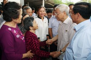 Hình ảnh về Tổng Bí thư Nguyễn Phú Trọng với Đảng bộ và Nhân dân Hà Tĩnh