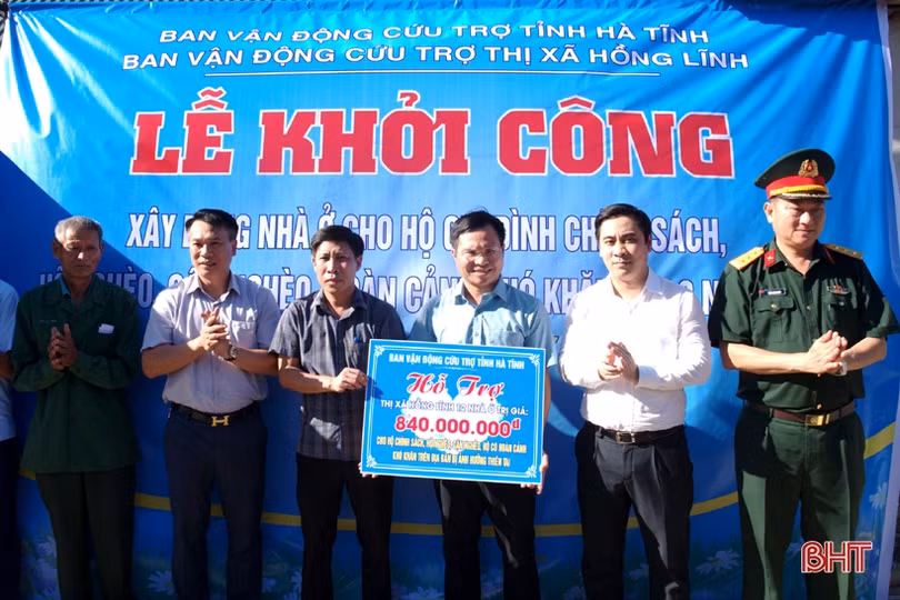 Trao hỗ trợ xây nhà kiên cố cho người nghèo ở Nghi Xuân, Hồng Lĩnh