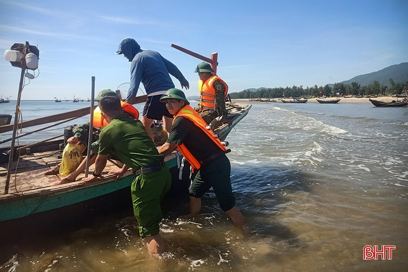Tìm kiếm ngư dân Nghi Xuân mất tích trên biển