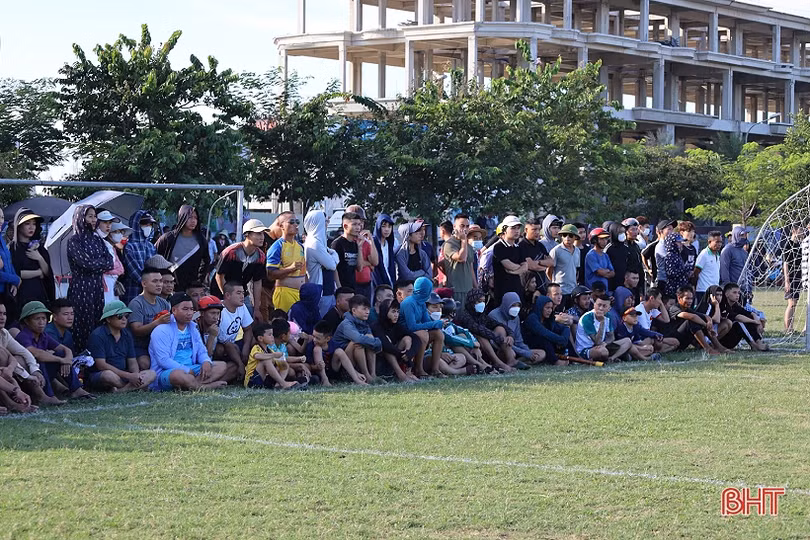 Phường Hà Huy Tập vô địch giải bóng đá tranh Cúp Bia Sao Vàng