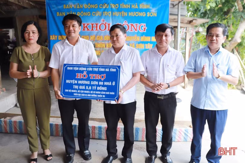 Lãnh đạo tỉnh trao hỗ trợ xây nhà ở kiên cố cho các hoàn cảnh khó khăn