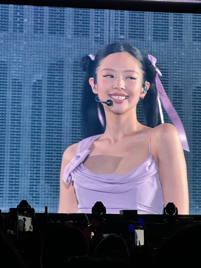Blackpink nói tiếng Việt, đội nón lá, nhảy “See Tình”