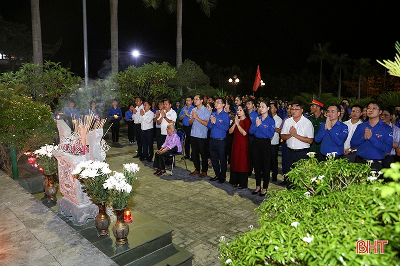Lung linh muôn ngọn nến tri ân Anh hùng Lý Tự Trọng