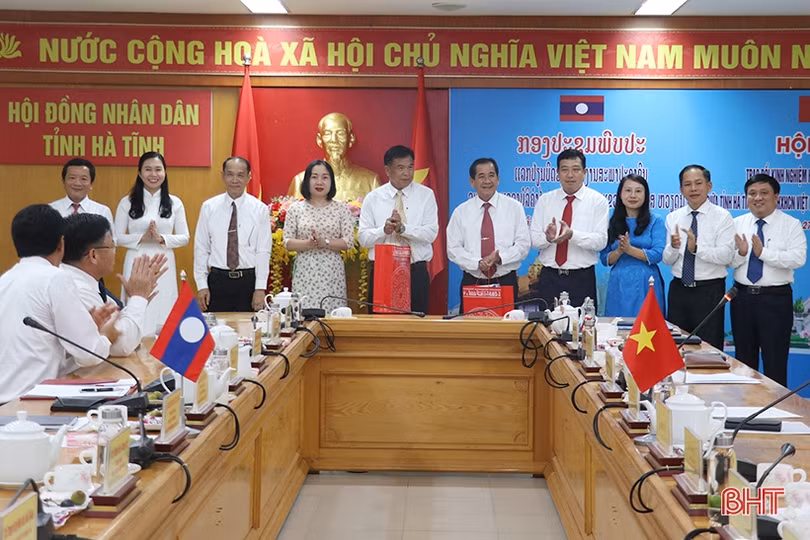 Hà Tĩnh và Bolikhămxay hội đàm, trao đổi kinh nghiệm về công tác hội đồng nhân dân 