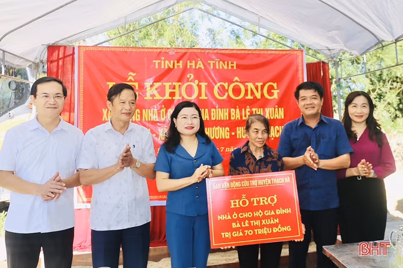 Chủ tịch Ủy ban MTTQ tỉnh trao hỗ trợ xây dựng 95 nhà ở kiên cố tại các địa phương