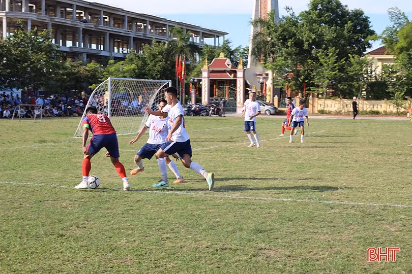 Phường Hà Huy Tập vô địch giải bóng đá tranh Cúp Bia Sao Vàng