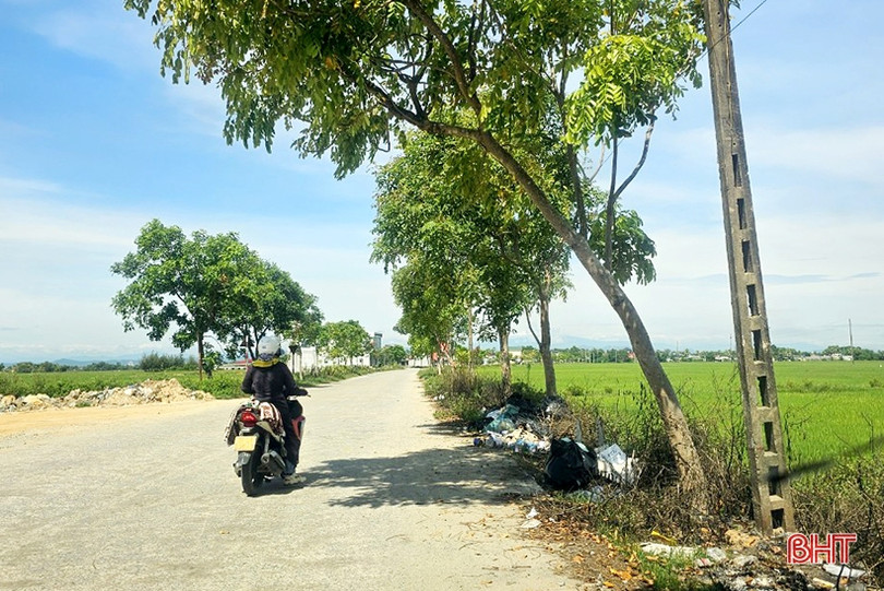 Những hình ảnh không đẹp trên tuyến đường huyện 103