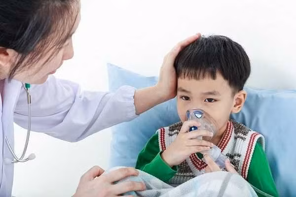 Trẻ bị hen, khò khè có nên dùng khí dung?