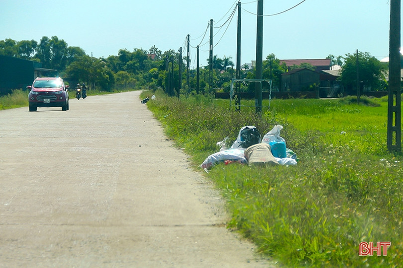 Những hình ảnh không đẹp trên tuyến đường huyện 103