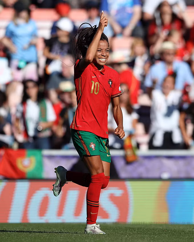 Lộ diện Cristiano Ronaldo của ĐT nữ Bồ Đào Nha