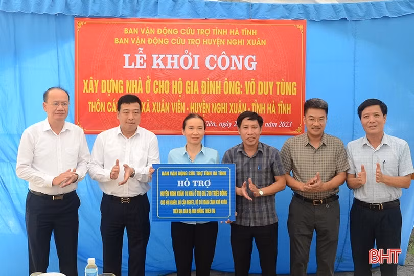 Trao hỗ trợ xây nhà kiên cố cho người nghèo ở Nghi Xuân, Hồng Lĩnh