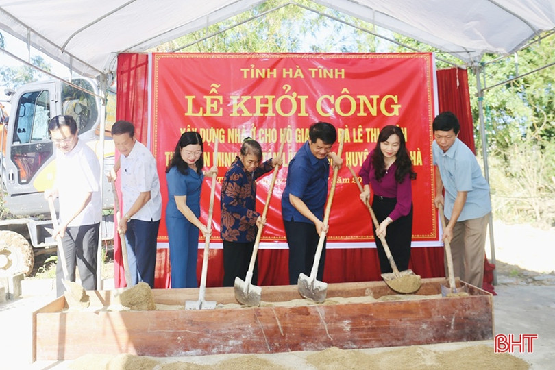 Chủ tịch Ủy ban MTTQ tỉnh trao hỗ trợ xây dựng 95 nhà ở kiên cố tại các địa phương ảnh 1 Chủ tịch Ủy ban MTTQ tỉnh trao hỗ trợ xây dựng 95 nhà ở kiên cố tại các địa phương