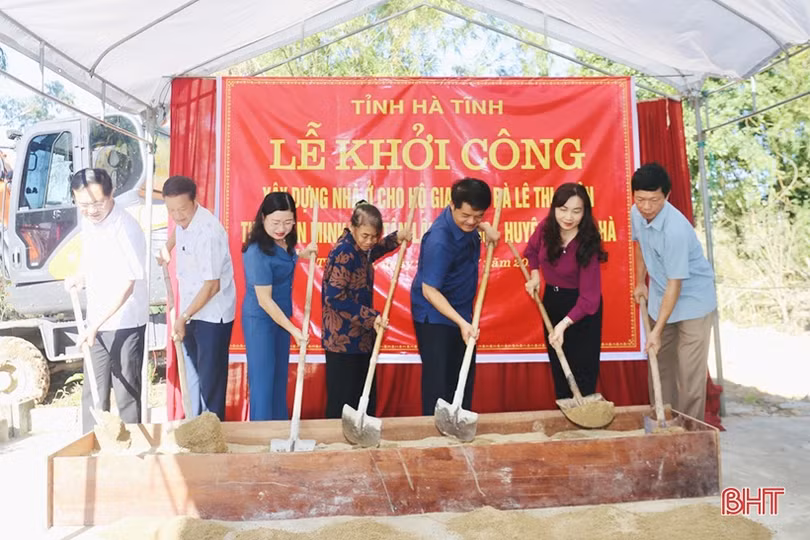 Chủ tịch Ủy ban MTTQ tỉnh trao hỗ trợ xây dựng 95 nhà ở kiên cố tại các địa phương