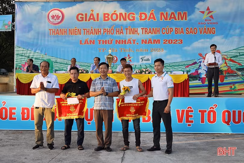 Phường Hà Huy Tập vô địch giải bóng đá tranh Cúp Bia Sao Vàng